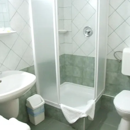 לינה וארוחת בוקר Thermal Panzio